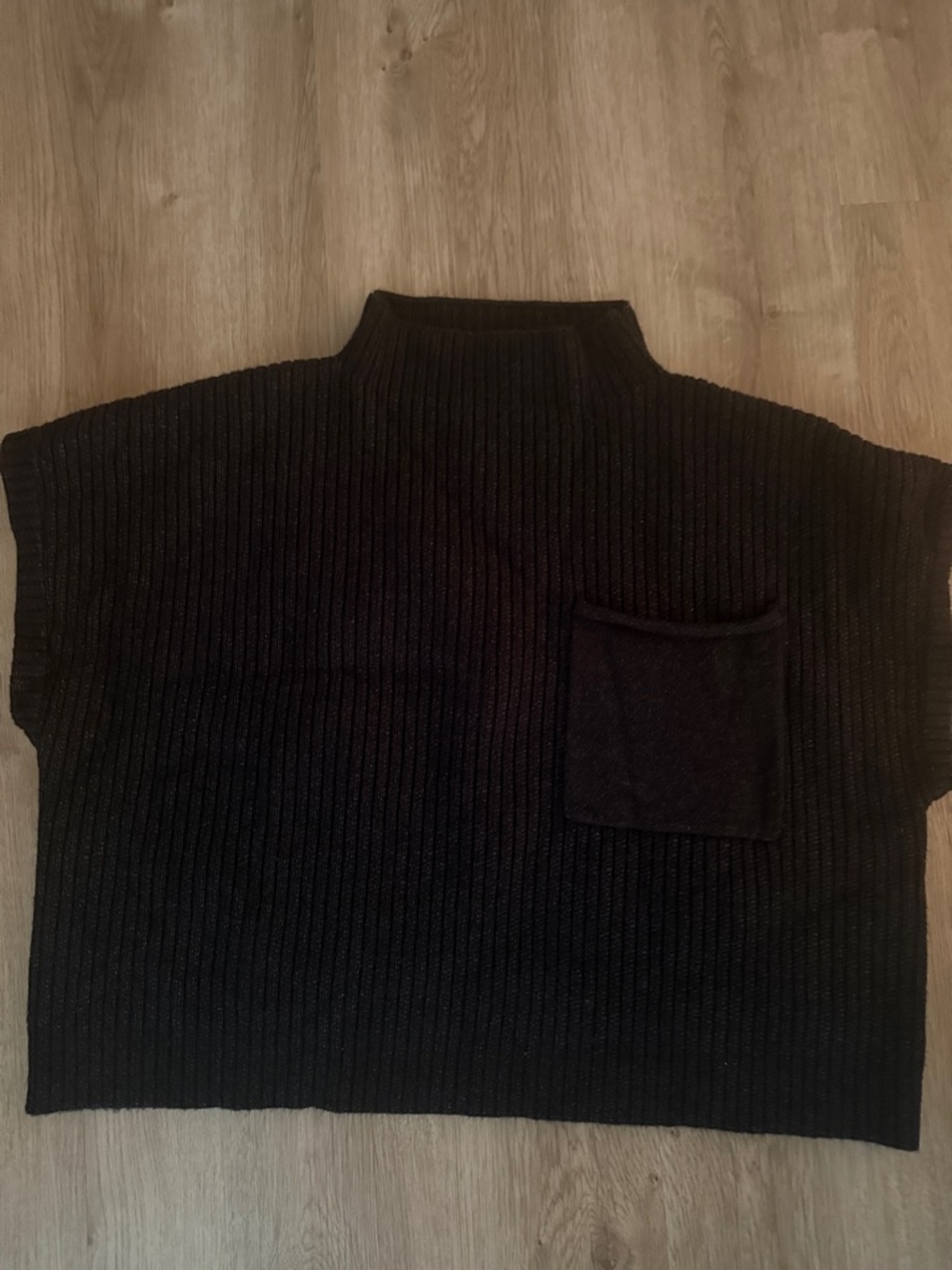 entro Black Ribbed Short-Sleeve Crewneck Sweater with Pocket